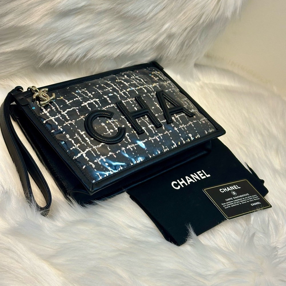 CHANEL Elegant Black Leather Wristlet